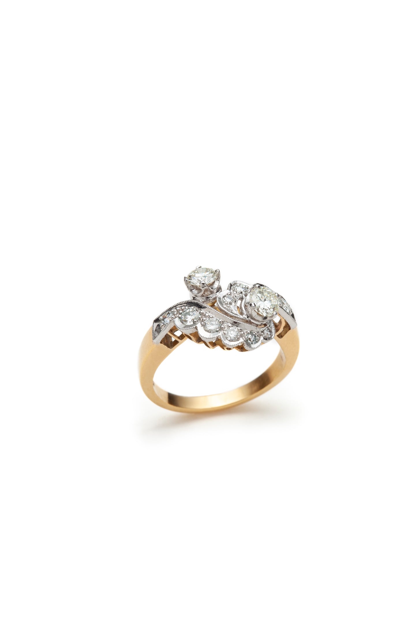 Natural diamond vintage 18k ring